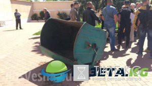 Типичная Украина: Под Одессой депутата облили зеленкой и пытались бросить в мусорник ФОТО, Типичная Украина: Под Одессой депутата облили зеленкой и пытались бросить в мусорник ФОТО,