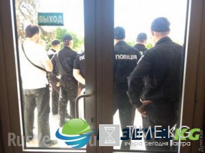 Типичная Украина: Под Одессой депутата облили зеленкой и пытались бросить в мусорник ФОТО, Типичная Украина: Под Одессой депутата облили зеленкой и пытались бросить в мусорник ФОТО,