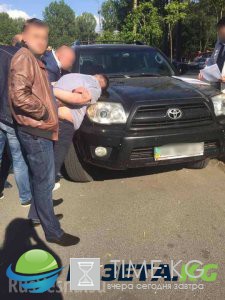 Типичная Украина: Сотрудника Антикоррупционного бюро поймали на крупной взятке Типичная Украина: Сотрудника Антикоррупционного бюро поймали на крупной взятке