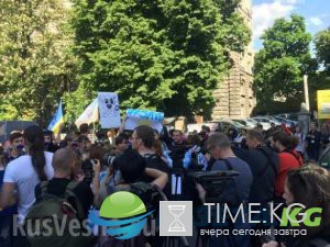 У администрации Порошенко митинговали против запрета «ВКонтакте»