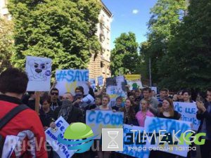 У администрации Порошенко митинговали против запрета «ВКонтакте» У администрации Порошенко митинговали против запрета «ВКонтакте»
