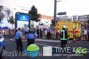 В Берлине автомобиль въехал на станцию метро, есть пострадавшие ФОТО, В Берлине автомобиль въехал на станцию метро, есть пострадавшие ФОТО,