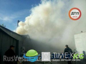В Киеве загорелся рынок В Киеве загорелся рынок