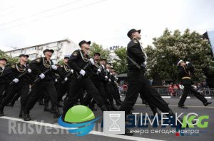 В столице Крыма впервые прошел военный парад ФОТО, В столице Крыма впервые прошел военный парад ФОТО,