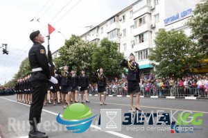В столице Крыма впервые прошел военный парад ФОТО, В столице Крыма впервые прошел военный парад ФОТО,