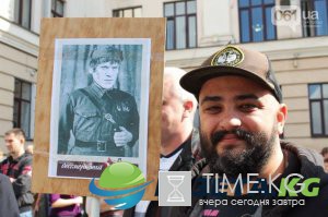 В Запорожье на «Бессмертный полк» принесли портреты героев «Игры престолов» В Запорожье на «Бессмертный полк» принесли портреты героев «Игры престолов»