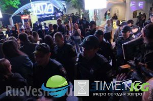 «Вату геть!» — в Одессе противники концерта Лободы устроили потасовки ФОТО, «Вату геть!» — в Одессе противники концерта Лободы устроили потасовки ФОТО,