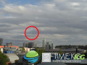 Жители Санкт-Петербурга остолбенели от внезапного появления НЛО над Крестовским островом Жители Санкт-Петербурга остолбенели от внезапного появления НЛО над Крестовским островом