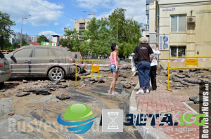 Зрелищные кадры: В Киеве прорвало напорную трубу, пострадали автомобили и здания, местных жителей эвакуируют ФОТО, Зрелищные кадры: В Киеве прорвало напорную трубу, пострадали автомобили и здания, местных жителей эвакуируют ФОТО,