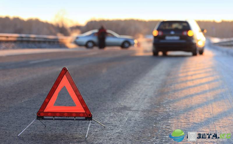 ДТП в Ленобласти: На Токсовском шоссе два КамАЗа смяли легковушку между собой