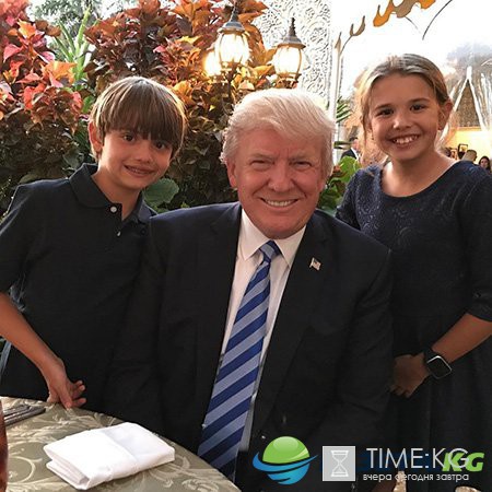 Иванка Трамп с мужем, детьми и родственниками поздравила Дональда Трампа с днем рождения на обеде в Белом доме Иванка Трамп с мужем, детьми и родственниками поздравила Дональда Трампа с днем рождения на обеде в Белом доме