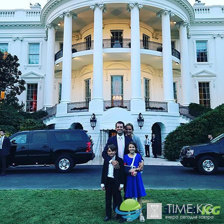 Иванка Трамп с мужем, детьми и родственниками поздравила Дональда Трампа с днем рождения на обеде в Белом доме Иванка Трамп с мужем, детьми и родственниками поздравила Дональда Трампа с днем рождения на обеде в Белом доме