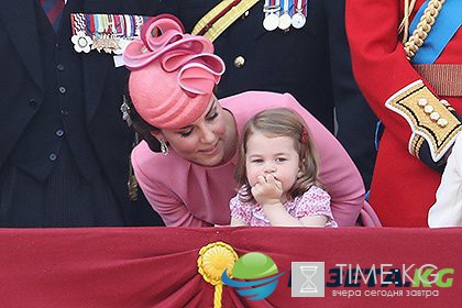 Кейт Миддлтон и члены монаршей семьи посетили парад в честь дня рождения королевы Елизаветы Кейт Миддлтон и члены монаршей семьи посетили парад в честь дня рождения королевы Елизаветы