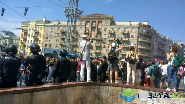 Марш равенства в Киеве: в центре начались стычки полиции и противников Марш равенства в Киеве: в центре начались стычки полиции и противников