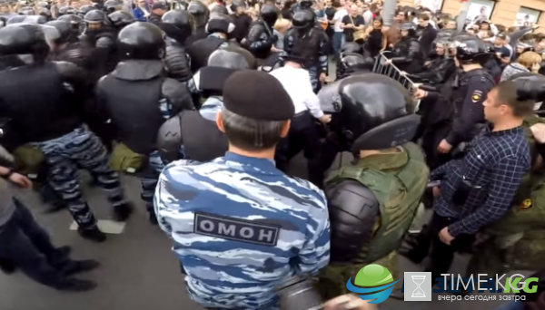 Мать задержанного подростка: Он распылил газ, потому что решил идти до конца в противостоянии власти