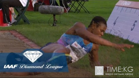 Нигерийская спортсменка в полете потеряла парик Нигерийская спортсменка в полете потеряла парик