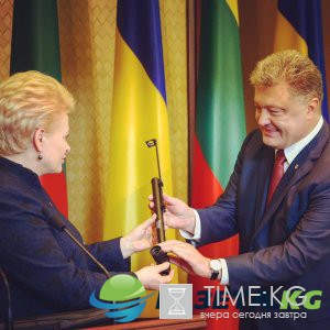 Подарок Грибаускайте защитит Порошенко в траншее и на земле Подарок Грибаускайте защитит Порошенко в траншее и на земле