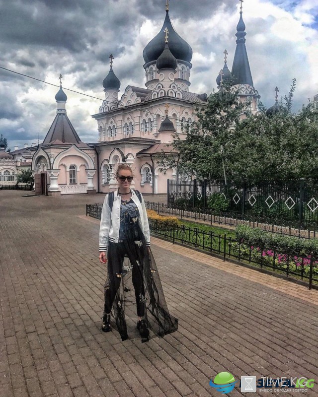 Поклонники подозревают Славу Каминскую в третьей беременности: ФОТО певицы с округлившимся животиком