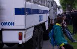 Полиция продолжает задерживать митингующих на Марсовом поле