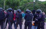 Полиция продолжает задерживать митингующих на Марсовом поле