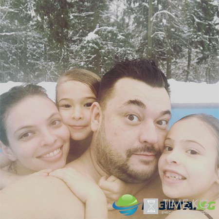 Сергей Жуков поздравил жену Регину с годовщиной встречи: "Ровно 11 лет назад я увидел тебя и сошел с ума..." Сергей Жуков поздравил жену Регину с годовщиной встречи: "Ровно 11 лет назад я увидел тебя и сошел с ума..."