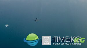 СРОЧНО: Первый кадр — Су-27 перехватил 2 стратегических бомбардировщика ВВС США СРОЧНО: Первый кадр — Су-27 перехватил 2 стратегических бомбардировщика ВВС США