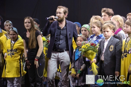 10 звезд, которые тратят свои гонорары на благотворительность, а не на бриллианты