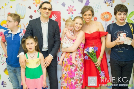 10 звезд, которые тратят свои гонорары на благотворительность, а не на бриллианты