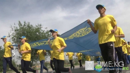 16-метровый флаг Казахстана пронесли по улицам Шымкента