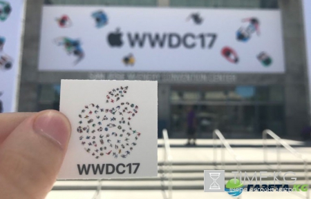 Apple раздает участникам WWDC 2017 значки и джинсовые куртки с логотипом конференции