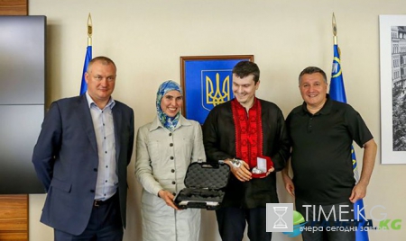 Аваков наградил Окуеву новым оружием