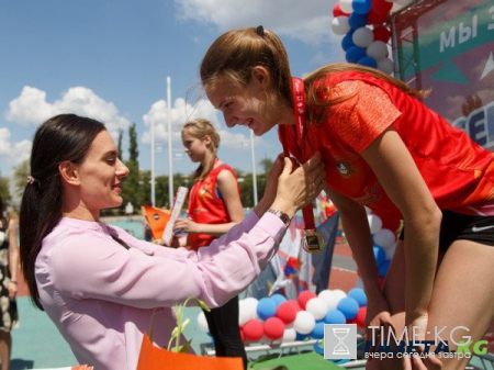 Елена Исинбаева впервые вывела в свет трехлетнюю дочь