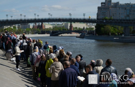 Храм Христа Спасителя в Москве, очередь к мощам Николая Чудотворца сейчас, 9 июня 2017: какая длина очереди, актуальная информация и советы для паломников