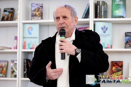 "Красная площадь 2017": Юрий Башмет, Максим Аверин, Артур Смольянинов и другие на открытии книжного фестиваля