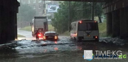 Ливень в Черновцах затопил вокзал и центр города