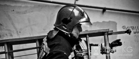 На Комендантском проспекте тушили пожар в однокомнатной квартире