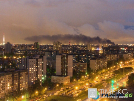 На Ждановской набережной тушили сразу шесть бытовок и пять генераторов