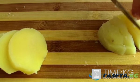 Окрошка на кефире классический рецепт с колбасой: Вкусный кефирно-горчичный холодный суп с колбасой