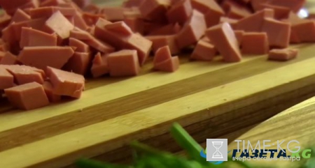 Окрошка на кефире классический рецепт с колбасой: Вкусный кефирно-горчичный холодный суп с колбасой