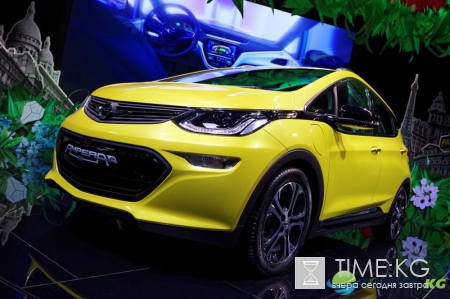 Opel подарил Папе Римскому Франциску электрокар Ampera-e