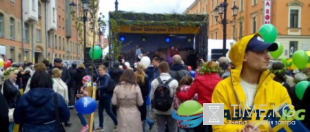 Петербуржцам показали «домик Петсона» и накормили булочками с корицей