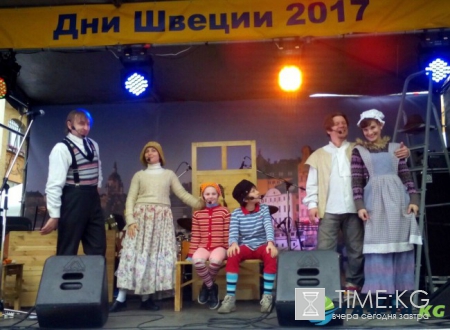 Петербуржцам показали «домик Петсона» и накормили булочками с корицей