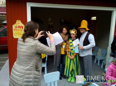 Петербуржцам показали «домик Петсона» и накормили булочками с корицей