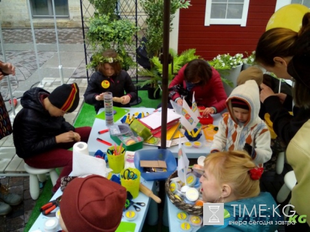 Петербуржцам показали «домик Петсона» и накормили булочками с корицей