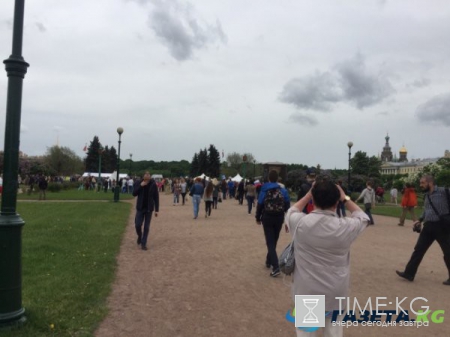 Участников митинга против коррупции в Петербурге просят покинуть Марсово поле