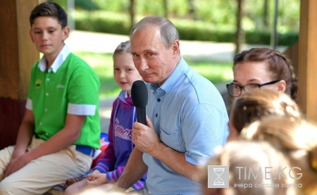 Украина возмутилась поездкой Путина в «Артек»