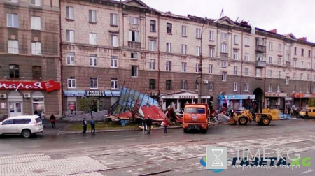 Ураган в Староуткинске, последствия (фото): штормовое предупреждение МЧС продлили на двое суток