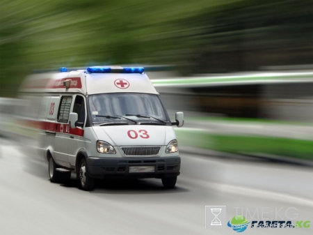 В центре Москвы водитель наехал и накричал на девушку на тротуаре