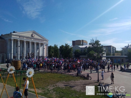 В России сторонники Навального проводят антикоррупционные митинги (ФОТО)