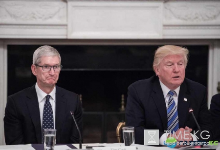 В Сети высмеяли выражение лица главы Apple на встрече с Трампом